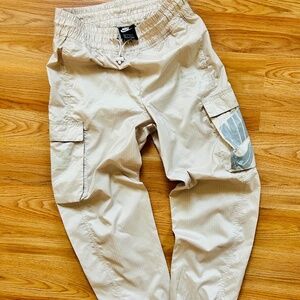 Woman’s Nike swoosh pants XS